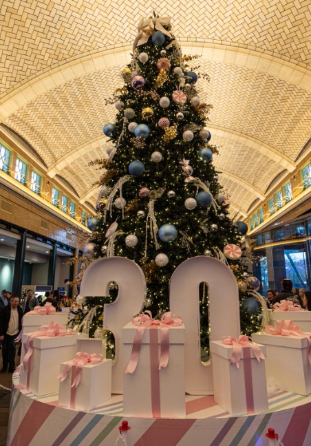 30th holiday tree